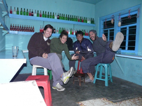 Sharing laughs & travel tales with other travellers - Julia (US), Josephine (Sweden) & Stefan (Malta)