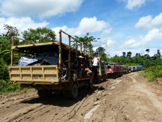 A traffic jam in the jungle. Up ahead, a km away or so, some vehicles were having a tough time at 2 successive points. We could hear their engines screaming.