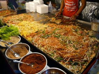 Giant Phat Thai dish