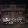 After 3 nights rough sleep out in the jungle of E. Kalimantan, both Iuris (an Italian backpacker met on 3rd day of jungle crossing) agreed it\'ll be nice to sleep in a real bed and have a shower. This is our hotel in Samarinda.